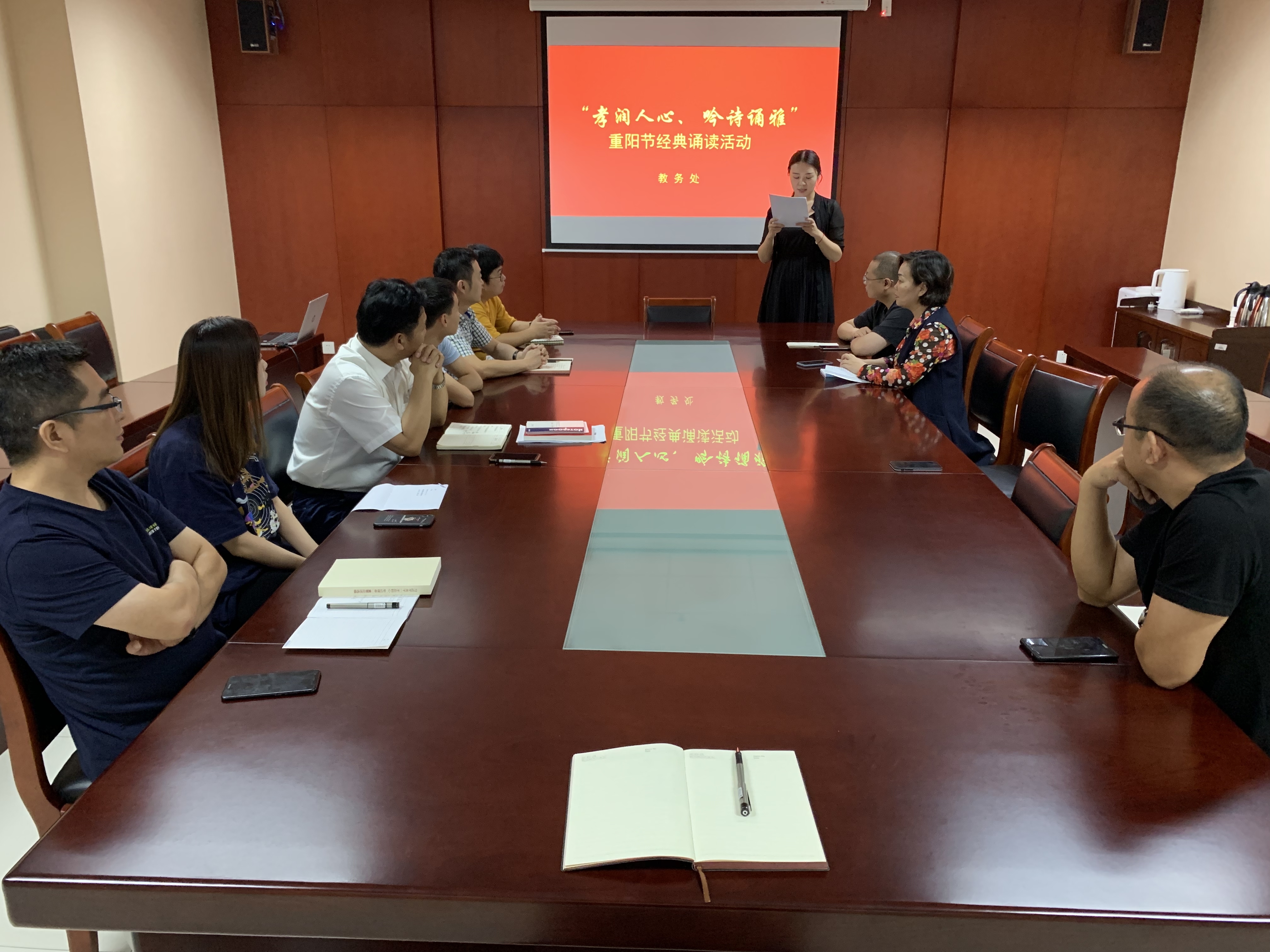 诵读活动现场图片3.jpg 诵读活动现场图片3.jpg